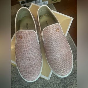MK girls slip on